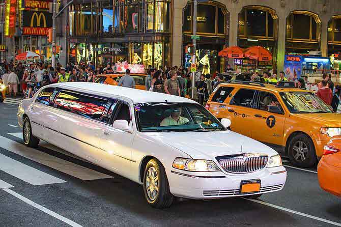 airport limo service Dundas